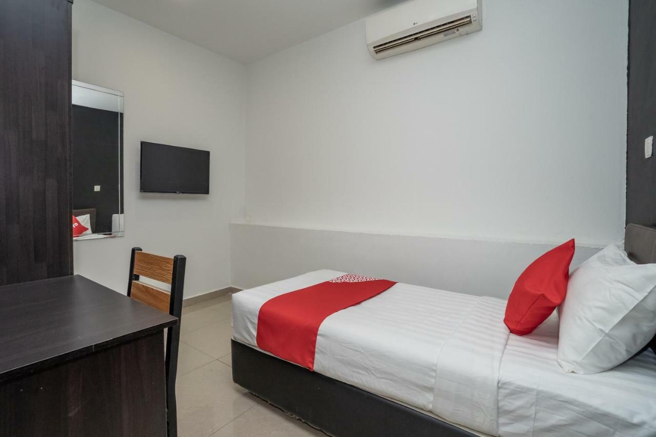 Oyo 1167 Rest And Go Hotel Кланг Экстерьер фото