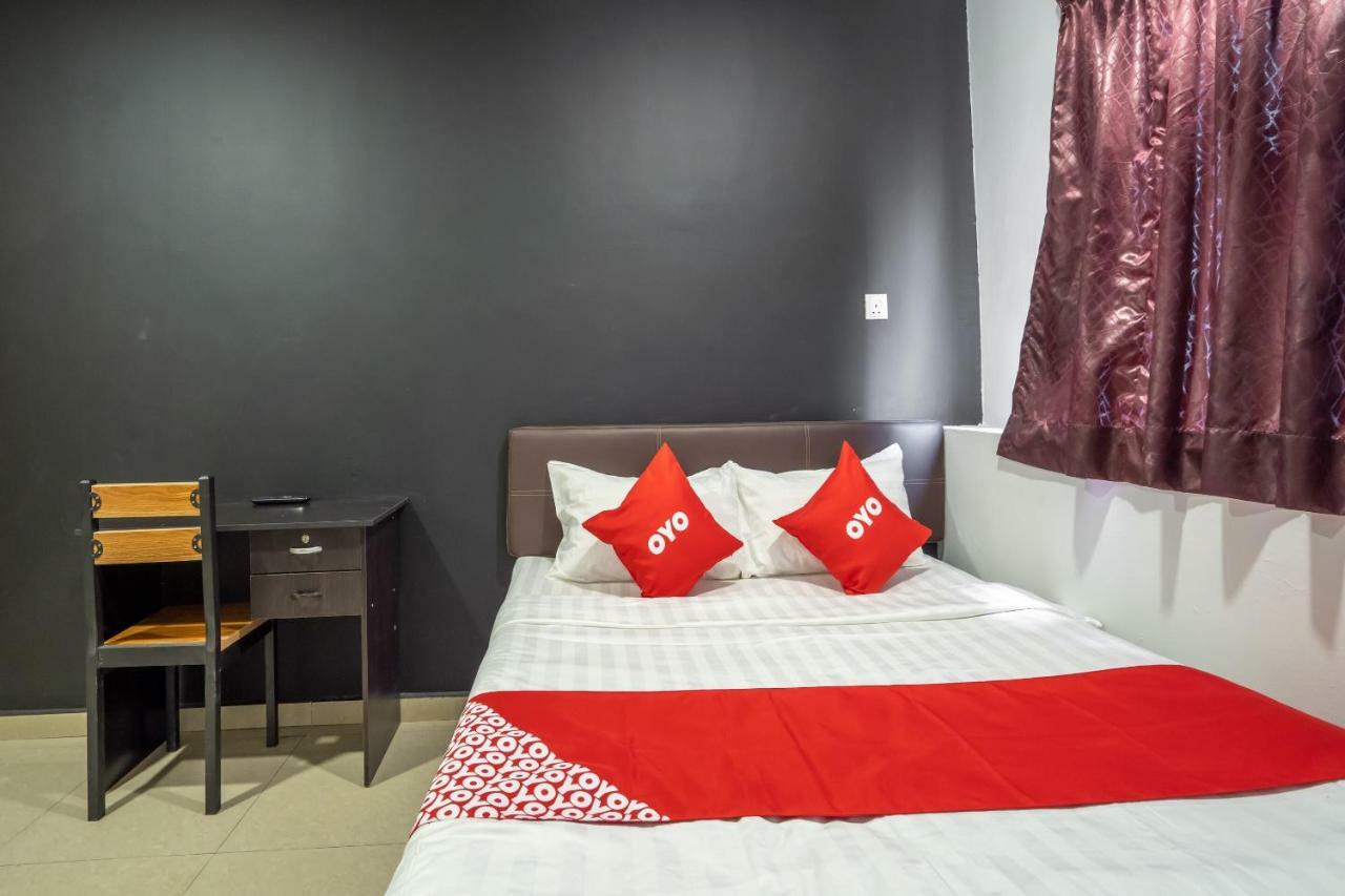 Oyo 1167 Rest And Go Hotel Кланг Экстерьер фото