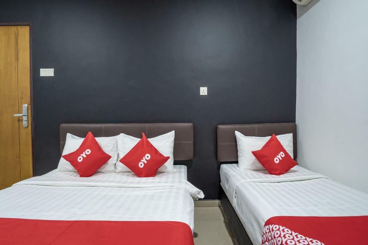 Oyo 1167 Rest And Go Hotel Кланг Экстерьер фото