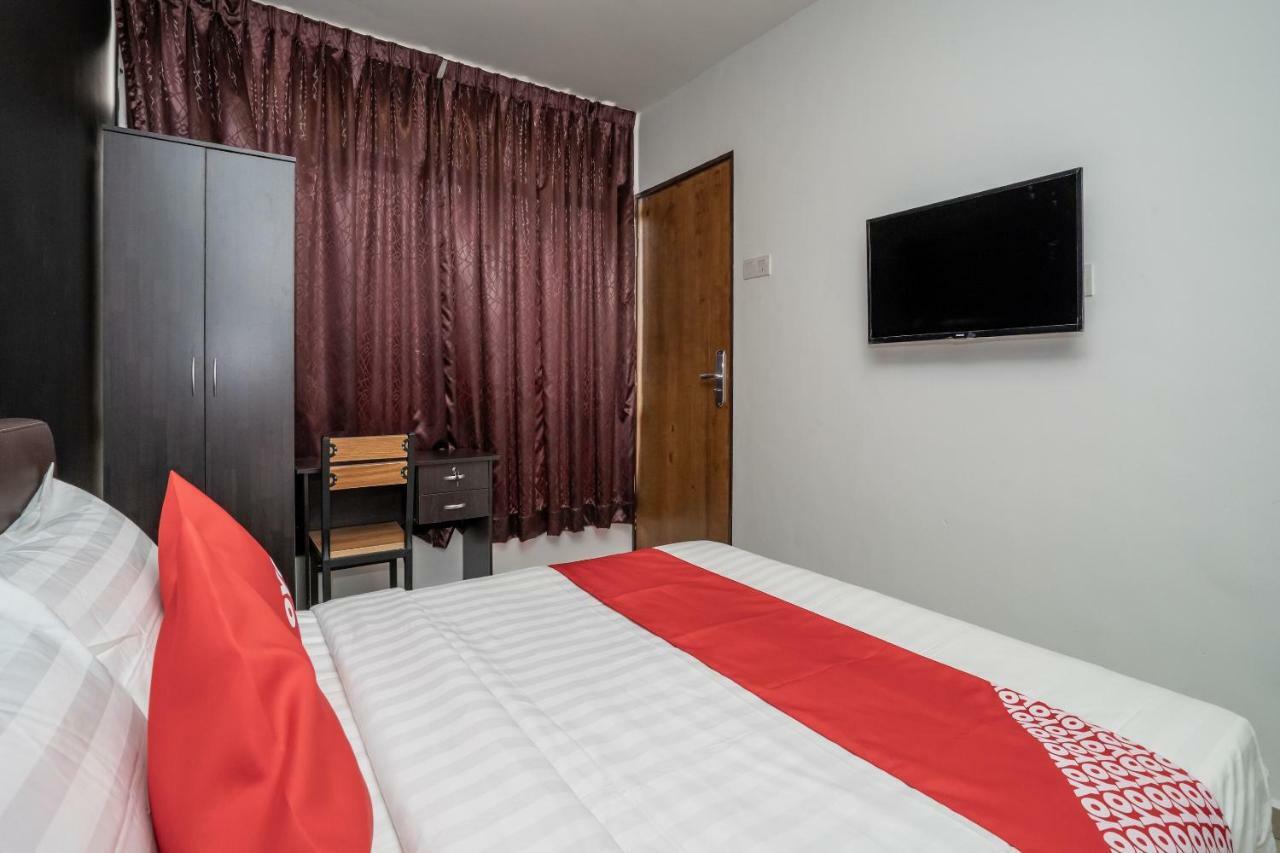 Oyo 1167 Rest And Go Hotel Кланг Экстерьер фото